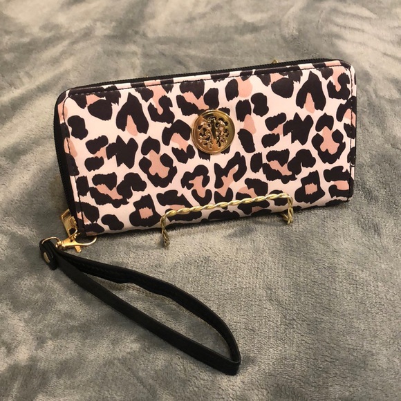 unbranded Handbags - NWOT Animal Print Zippered Wristlet Wallet